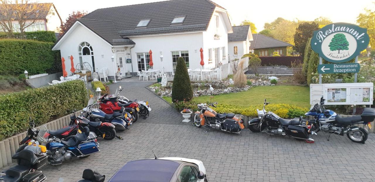 Charme - Hotel Lindenhof Wévercé Esterno foto