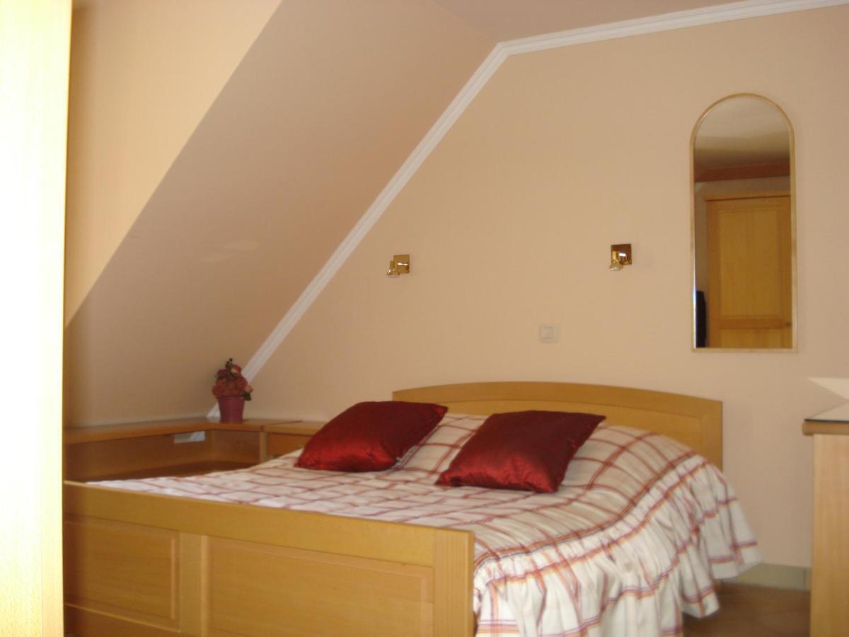 Charme - Hotel Lindenhof Wévercé Esterno foto