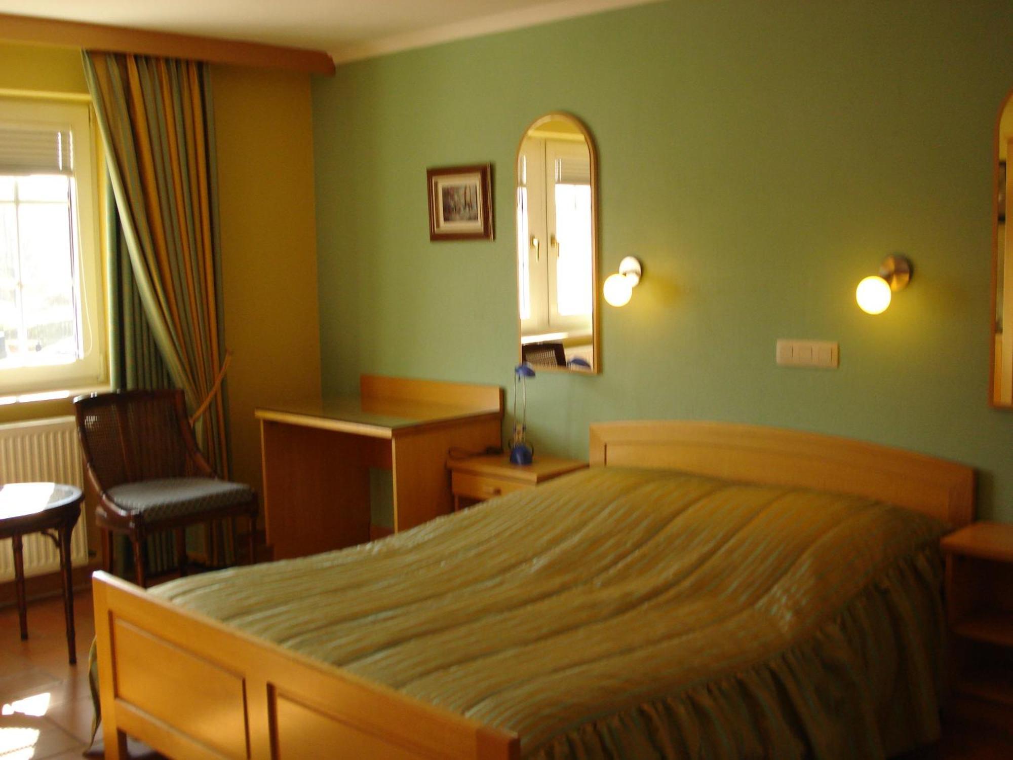 Charme - Hotel Lindenhof Wévercé Camera foto