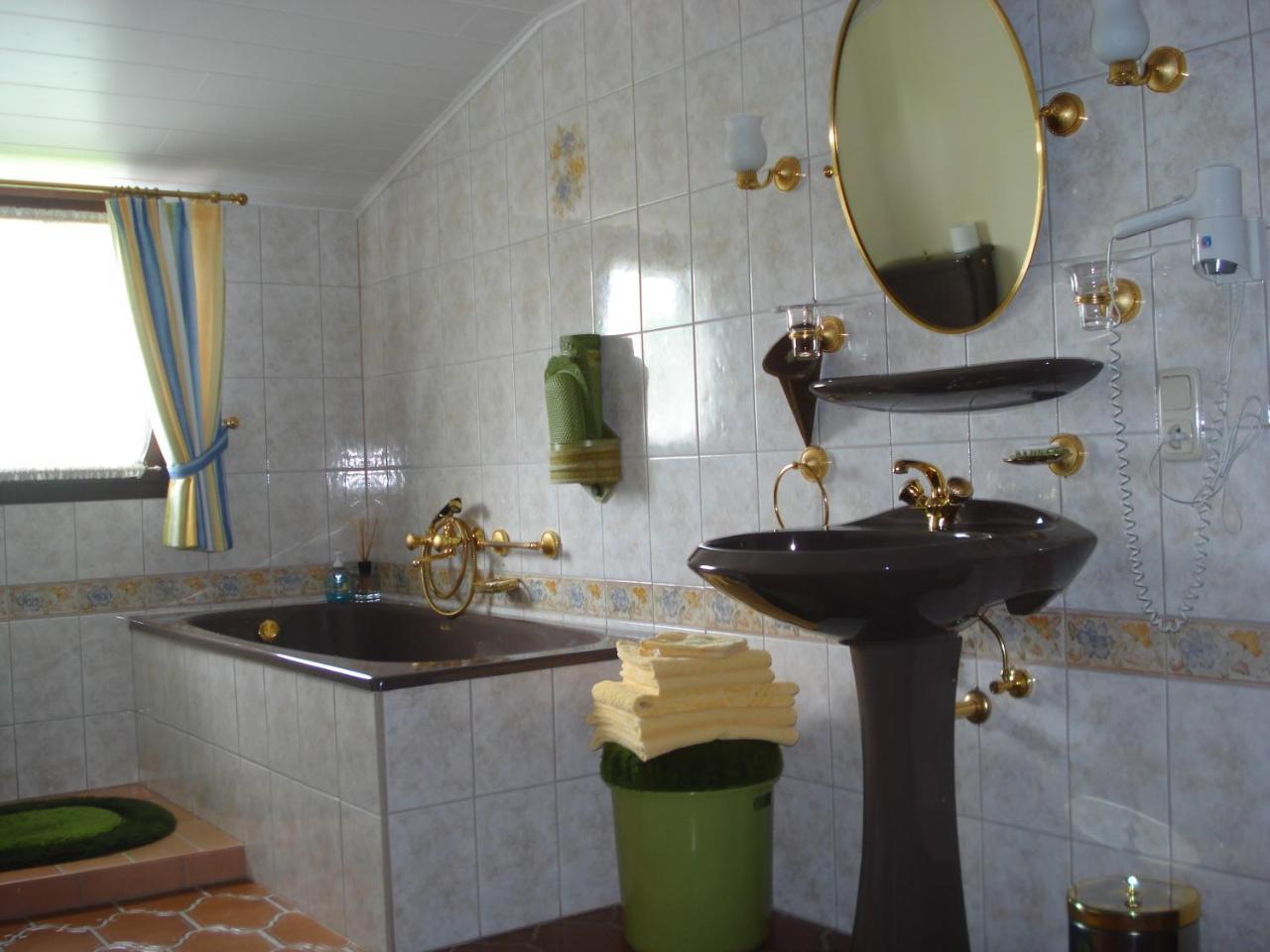 Charme - Hotel Lindenhof Wévercé Esterno foto