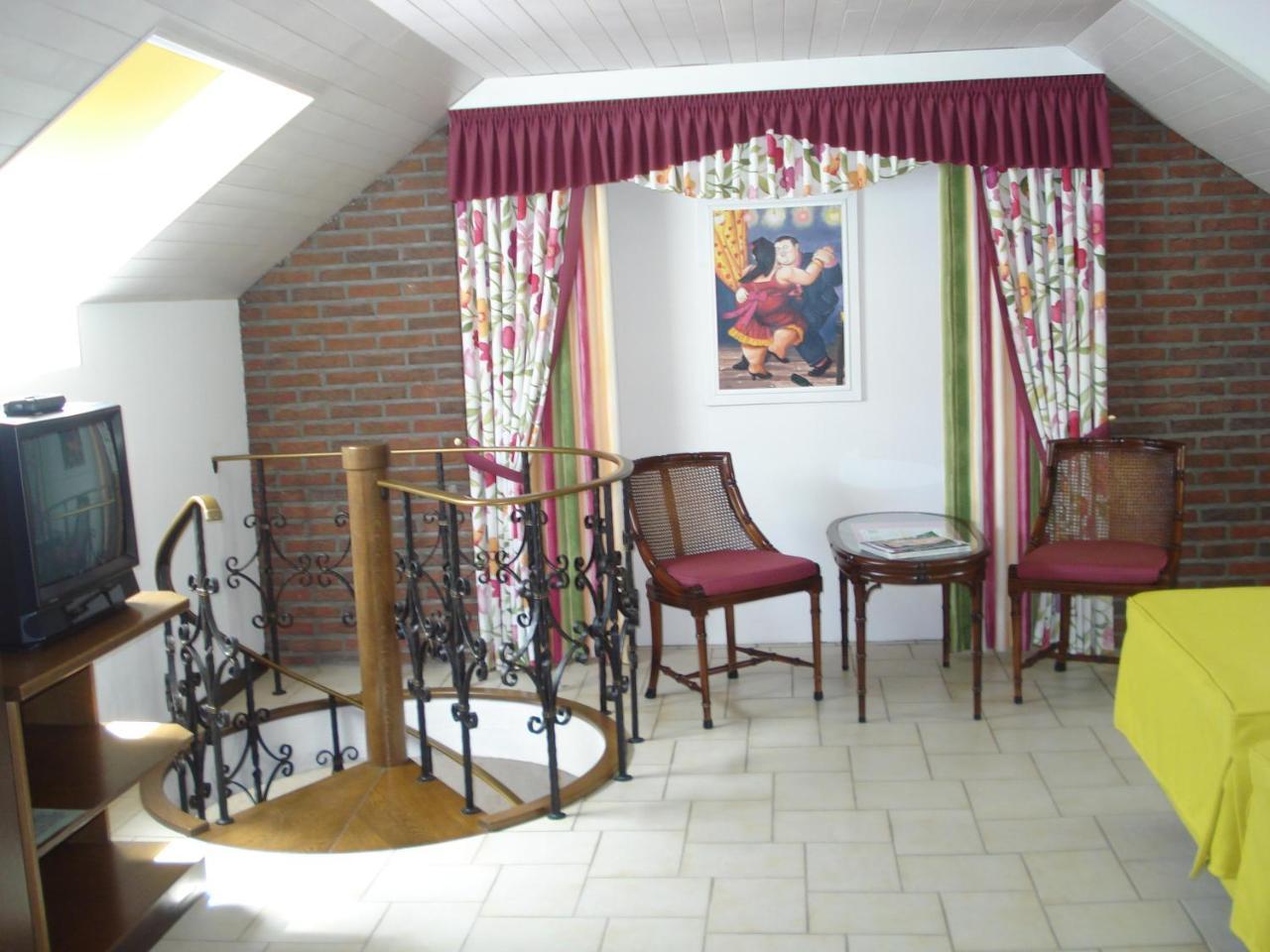Charme - Hotel Lindenhof Wévercé Esterno foto